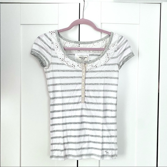 Women’s Abercrombie & Fitch Top in Medium - Picture 1 of 4